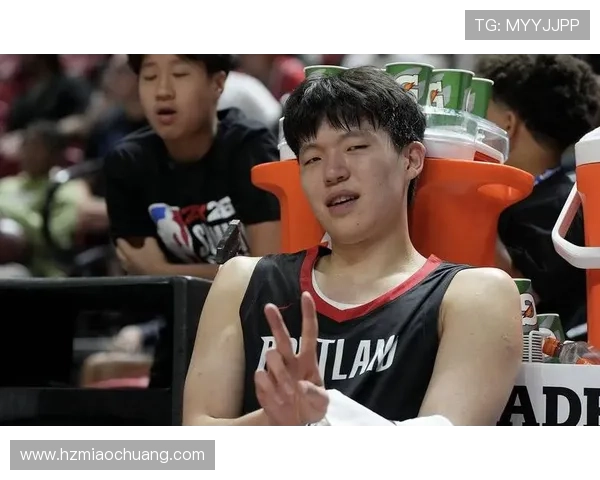 杨瀚森前场篮板续命虚晃脚步打板得分助球队终于完成关键一击时刻